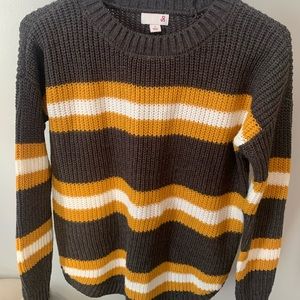 Kohl’s sweater for $5 size small.